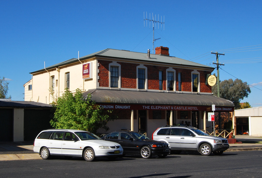 The Elephant and Castle Hotel, Bathurst, NSW. 35 Keppel St… Flickr