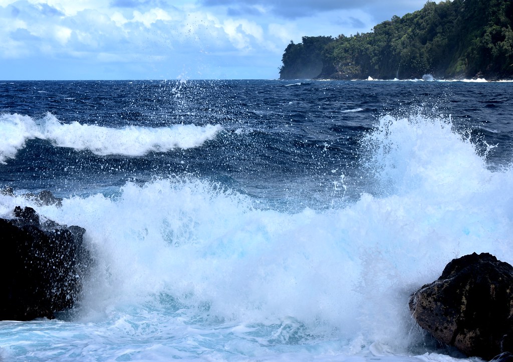 Rough surf Seen at Laupahoehoe Point Beach Park on the Big… Flickr