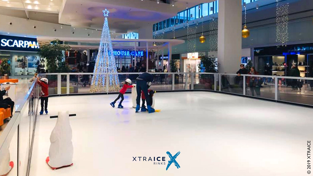 Synthetic ice rink at italian shopping mall 150 m2 indoors… Flickr