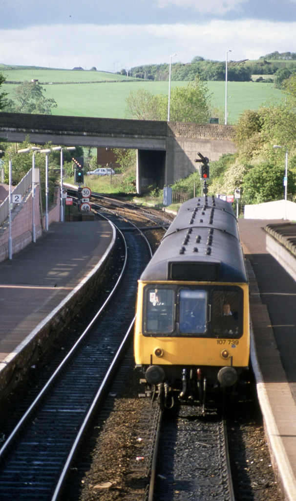 107 739 enters Inverkeithing station with an Edinburgh bou… Flickr