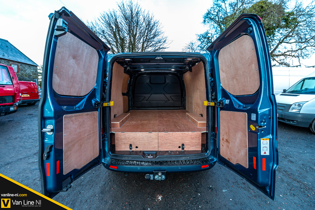 Ford Transit Custom Plyline, False Floor, Reversing