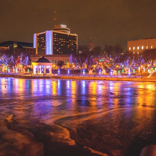 75 of 365 The holiday spirit is in the air in Milwaukee.… Flickr