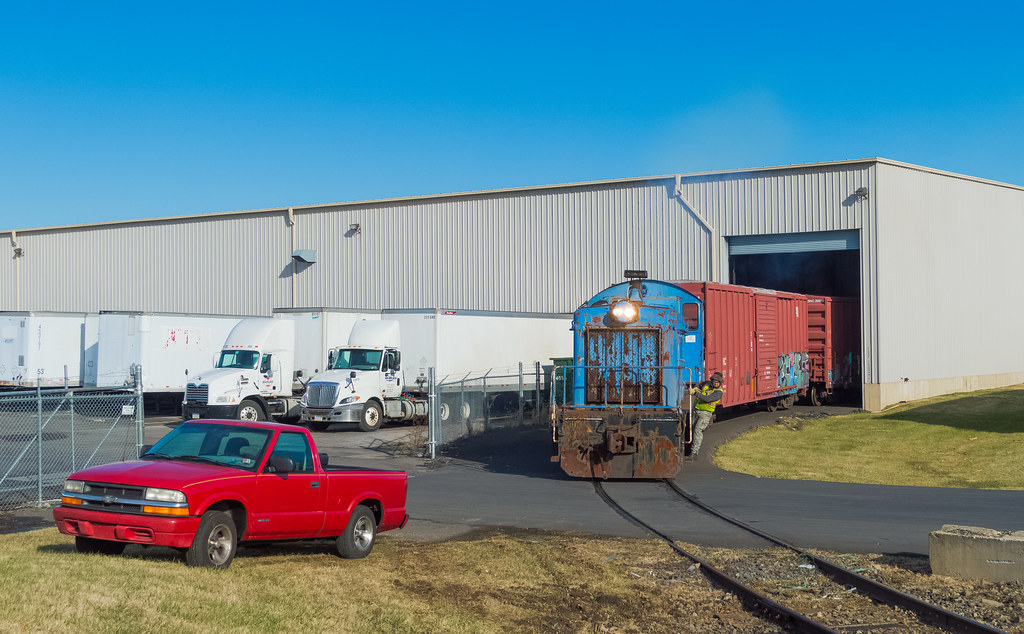 Blue Man Performance East Penn Railroad NE23 Job is pulli… Flickr