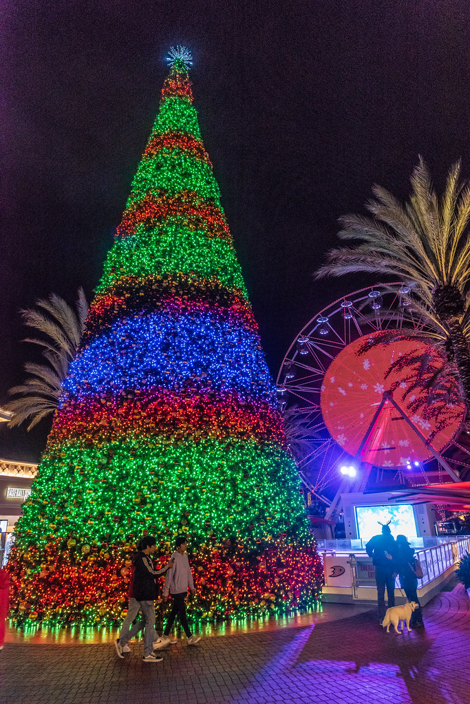 Gigantic Christmas Tree at the Irvine Spectrum Center Flickr