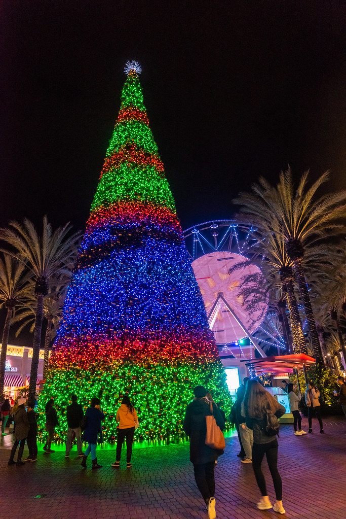Gigantic Christmas Tree at the Irvine Spectrum Center Flickr