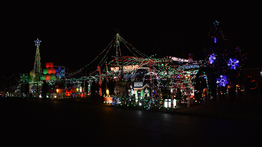 Christmas Vacation This light display in Tinley Park, IL i… Flickr
