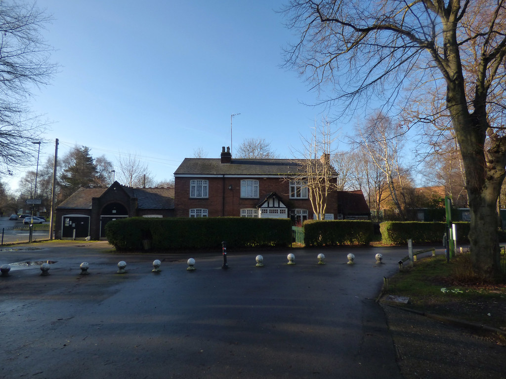 Brookvale Park Sailing Club and Park Offices A walk arou… Flickr