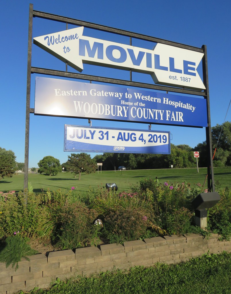 to Moville Sign (Moville, Iowa) Moville, Iowa is a… Flickr