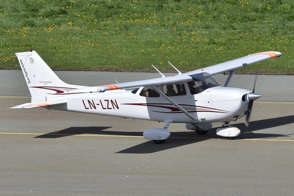 Cessna 172S Skyhawk ‘LNLZN’ c/n 172S10492 Built 2007 Ope… Flickr