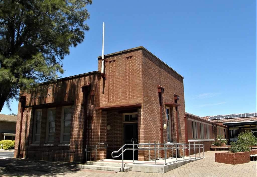 Plympton Primary School twentieth century additions locate… Flickr