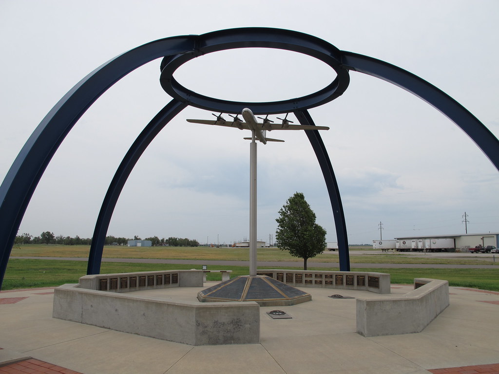 B29 Memorial Plaza Great Bend, Kansas Great Bend Municipa… Flickr