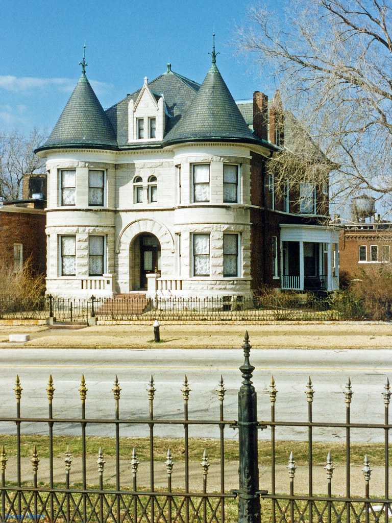 Mansion across Lafayette Park, St. Louis Mansion and park … Flickr