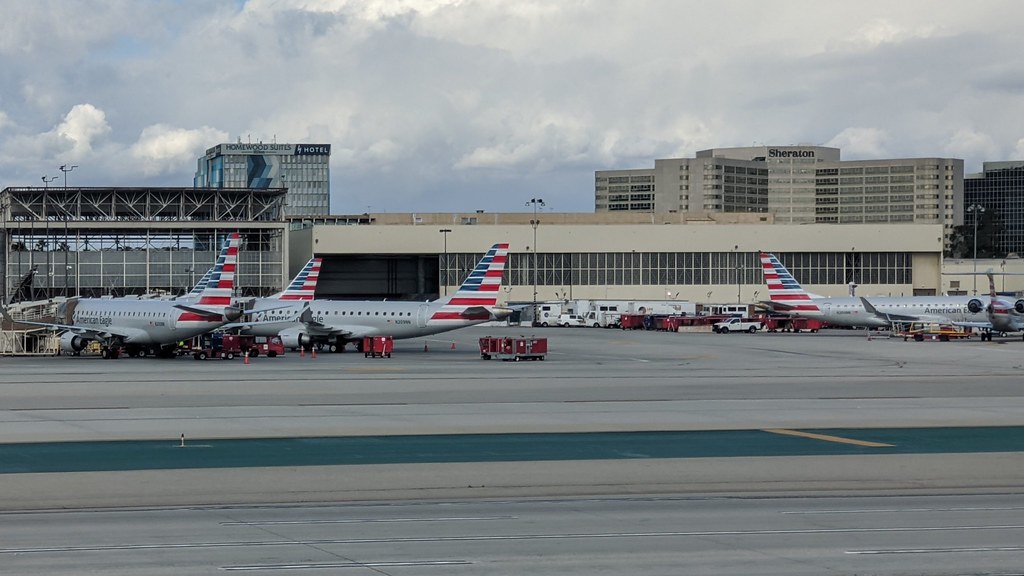 CP E175 LAX American Eagle Embraer ERJ175LR at Los Angele… Flickr