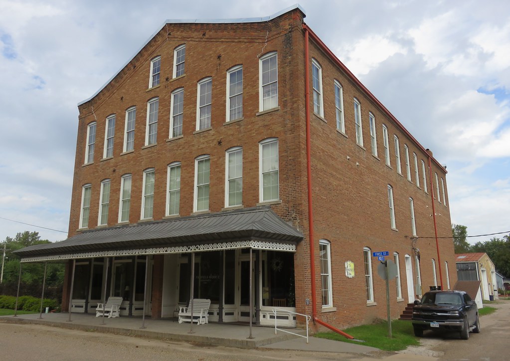 Bonaparte Inn (Bonaparte, Iowa) Bonaparte, Iowa is a charm… Flickr