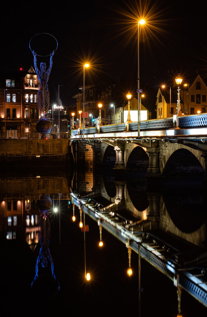 Queen's Bridge Reflections Looking Towards The Beacon Of… Flickr