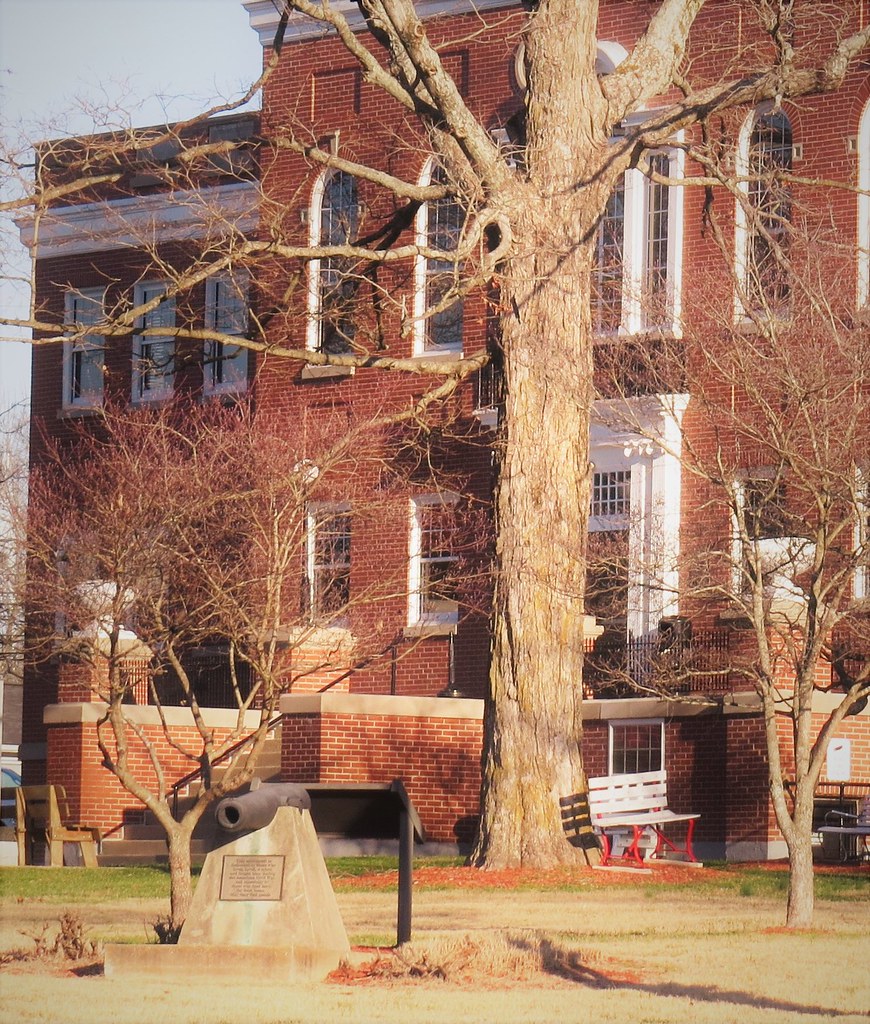 Munfordville, Kentucky Courthouse in center of Hart County… Flickr
