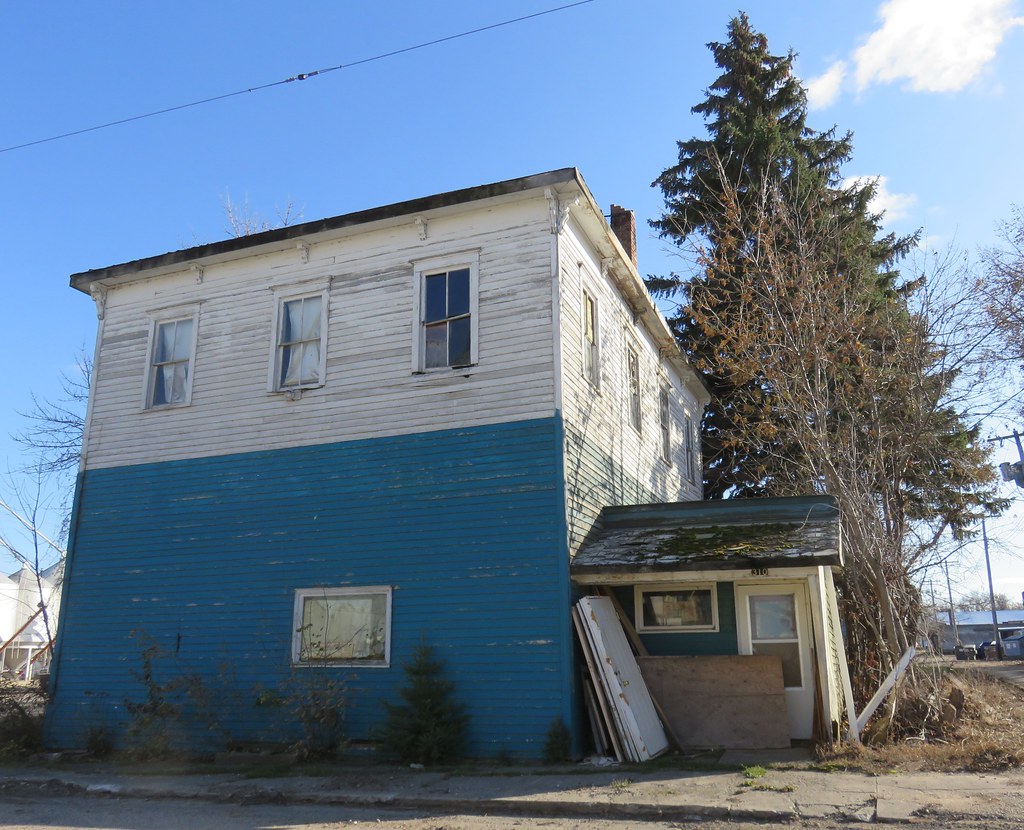 Old Hotel (Edgeley, North Dakota) Edgeley, North Dakota is… Flickr
