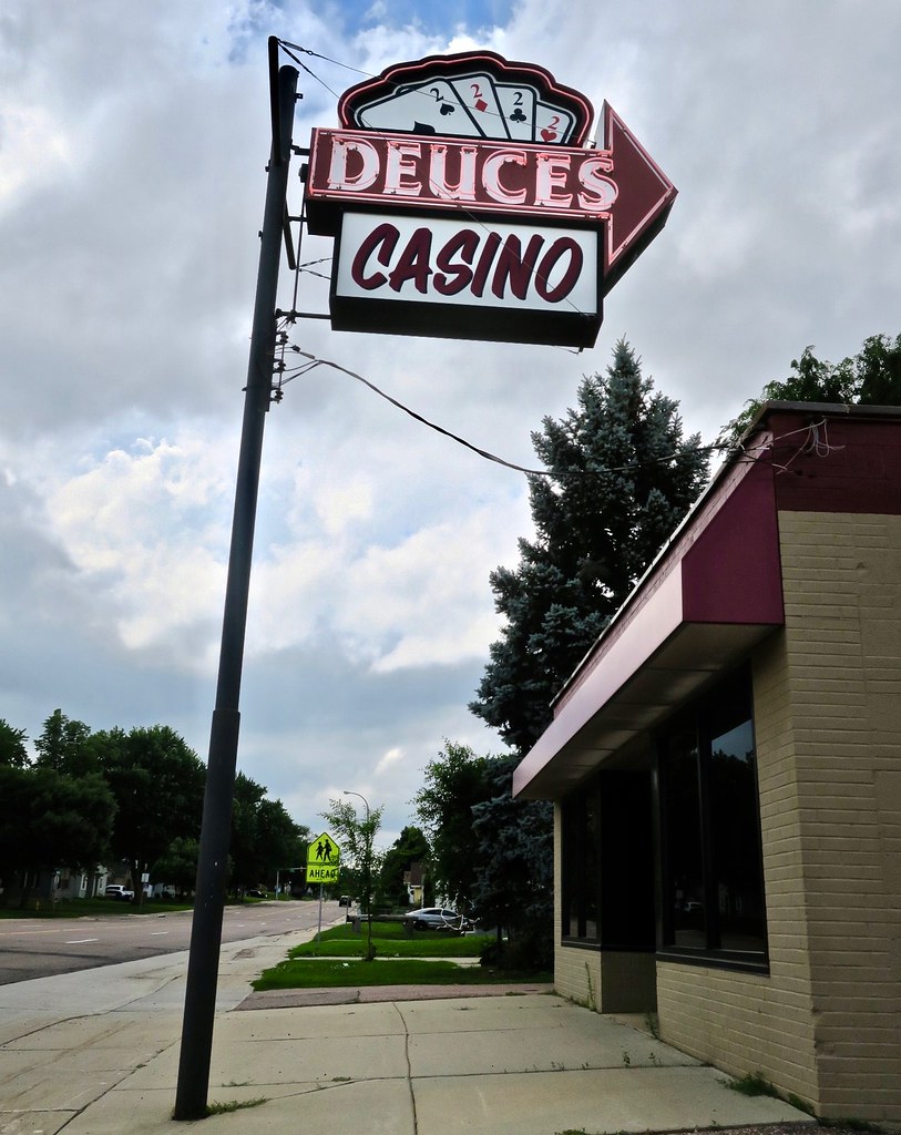 Deuces Casino, Sioux Falls, SD Neon signage in front of th… Flickr