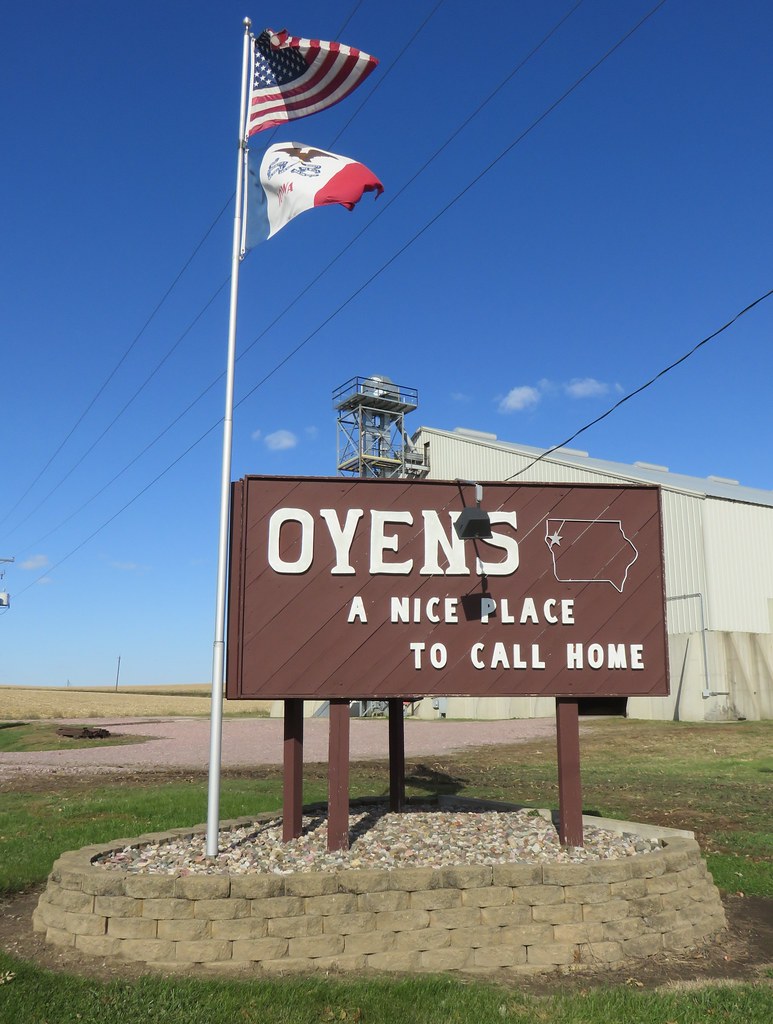 Oyens Sign (Oyens, Iowa) Oyens, Iowa is a small to… Flickr