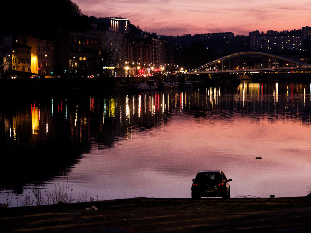 Lyon Coucher de soleil sur la Saône à Vaise. Gilles