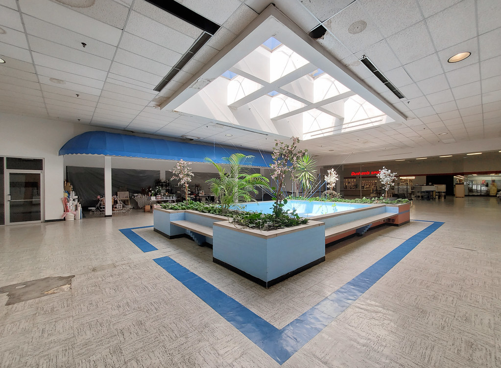 Logansport Mall Logansport, IN The Caldor Rainbow Flickr