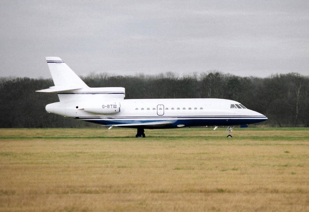 GBTIB Dassault Falcon 900B cn 109 Glaxo Holdings Hatfield… Flickr