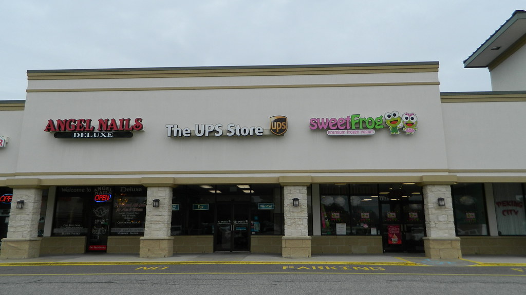 Great Neck Village stores a photo on Flickriver