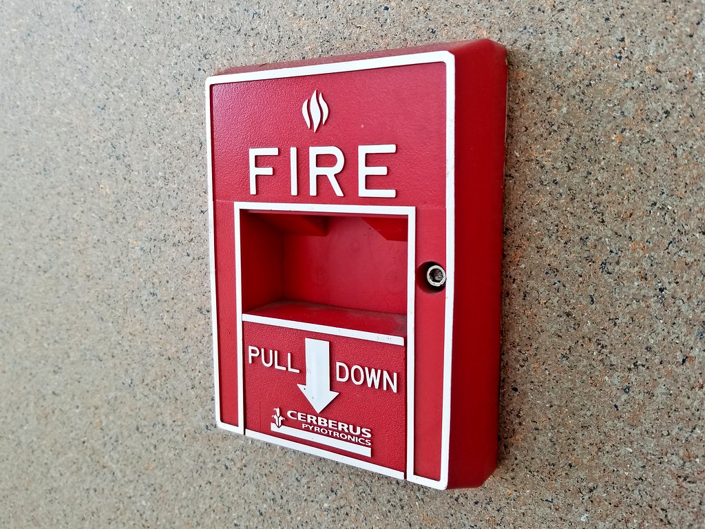 Fire alarm pull station at Glenwood Library Cerberus Pyrot… Flickr