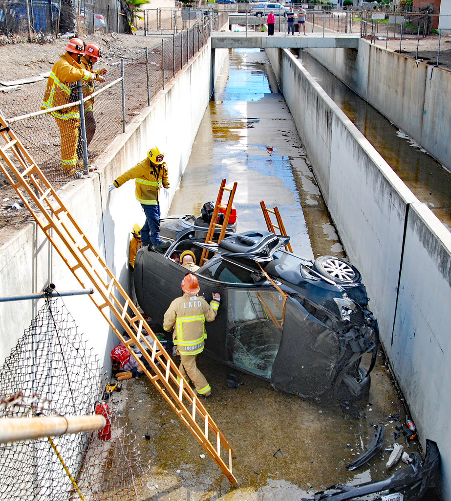 Car into the Wash in Mission Hills At 1139AM on January 2… Flickr