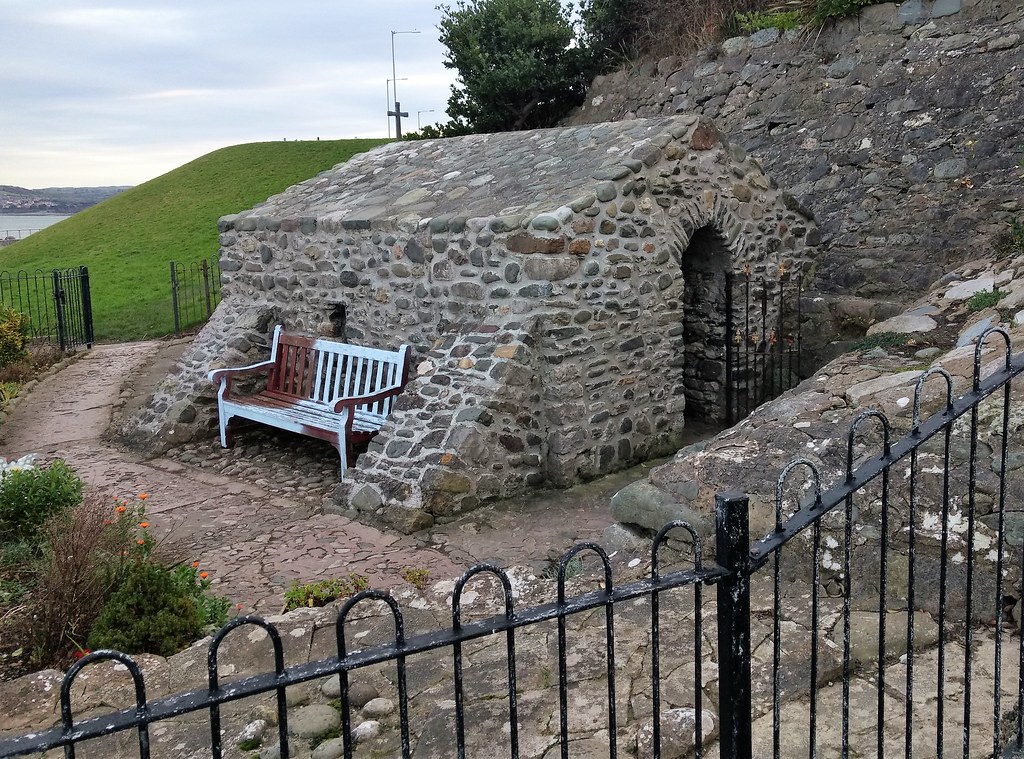 Llwybr TreftadaethLlandrillo yn Rhos Rhos on Sea St Trillo's Church