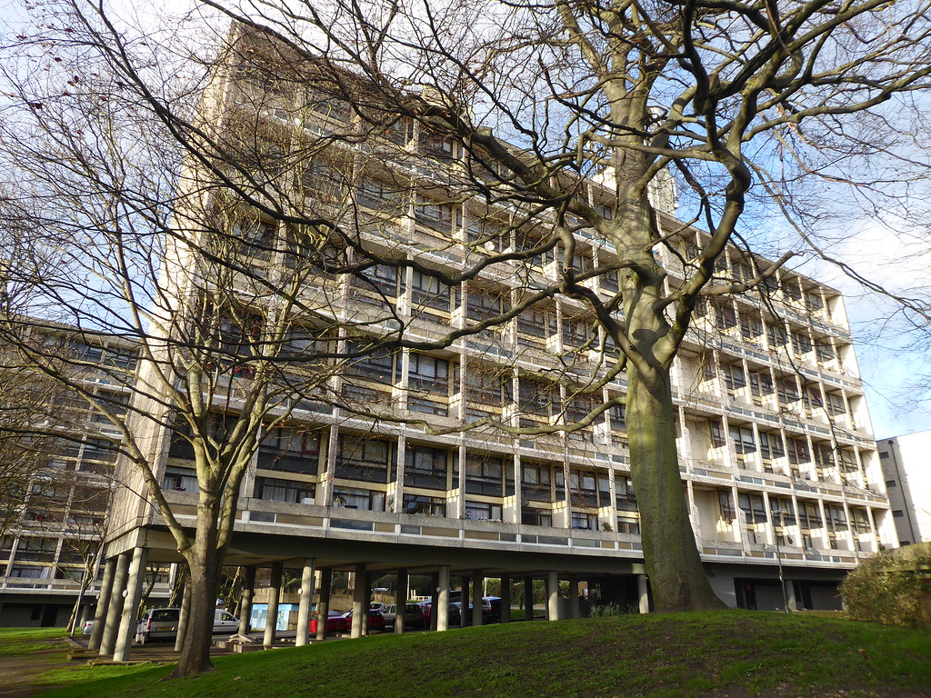 Alton West Estate, Roehampton, London The Alton Estate is … Flickr