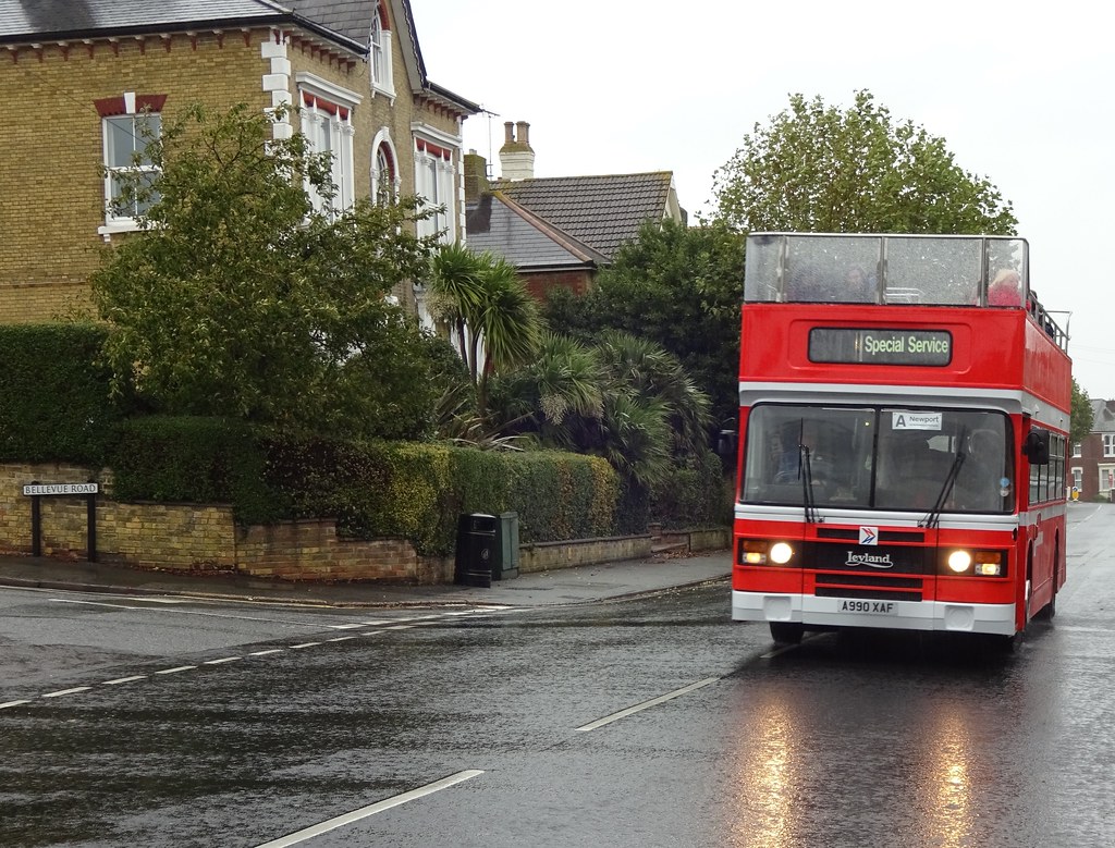 A990XAF Captured powering up Newport Road in Cowes in the … Flickr
