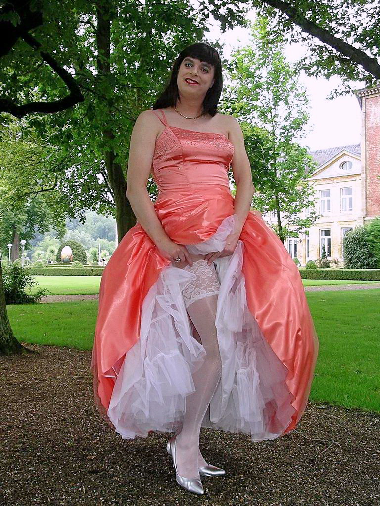 Chic upskirt lady A simple skirt lift to check my stocking… Flickr