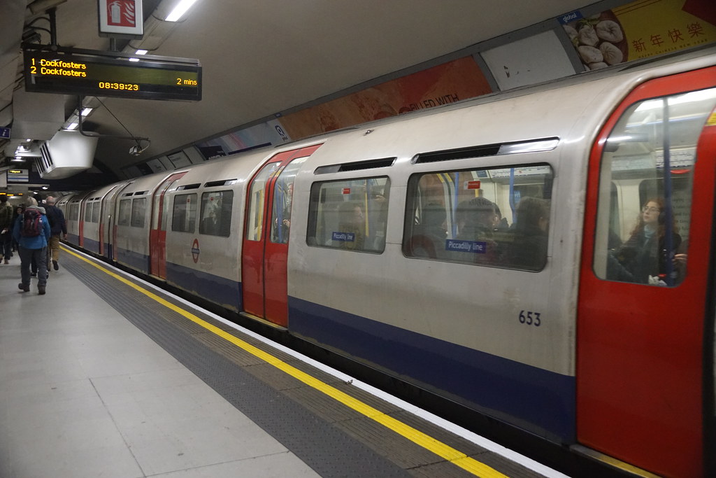 Eastbound Platform and Train, Piccadilly Line, Green Park … Flickr