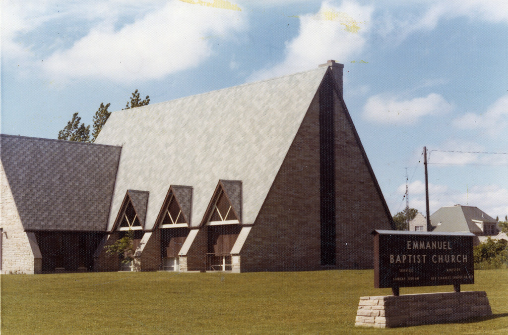 HCM00538 Emmanuel Baptist Church at 68 Rollins Drive, Bell… Flickr