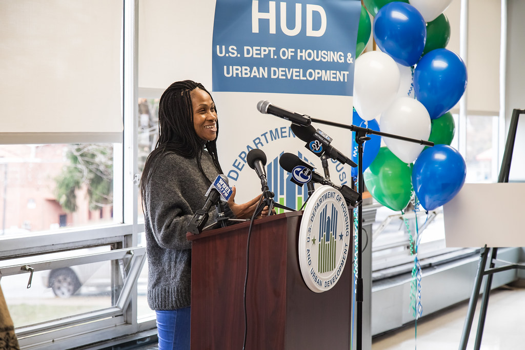 HUD AND LOCAL OFFICIALS KICK OFF ENVISION CENTER DEMONSTRA… Flickr