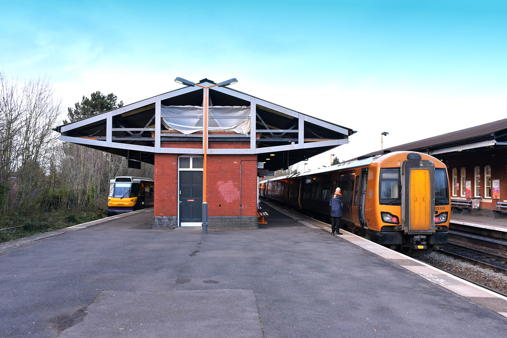 172339 Stourbridge Jn { 2S58 1525 Kidderminster to Whitloc… Flickr