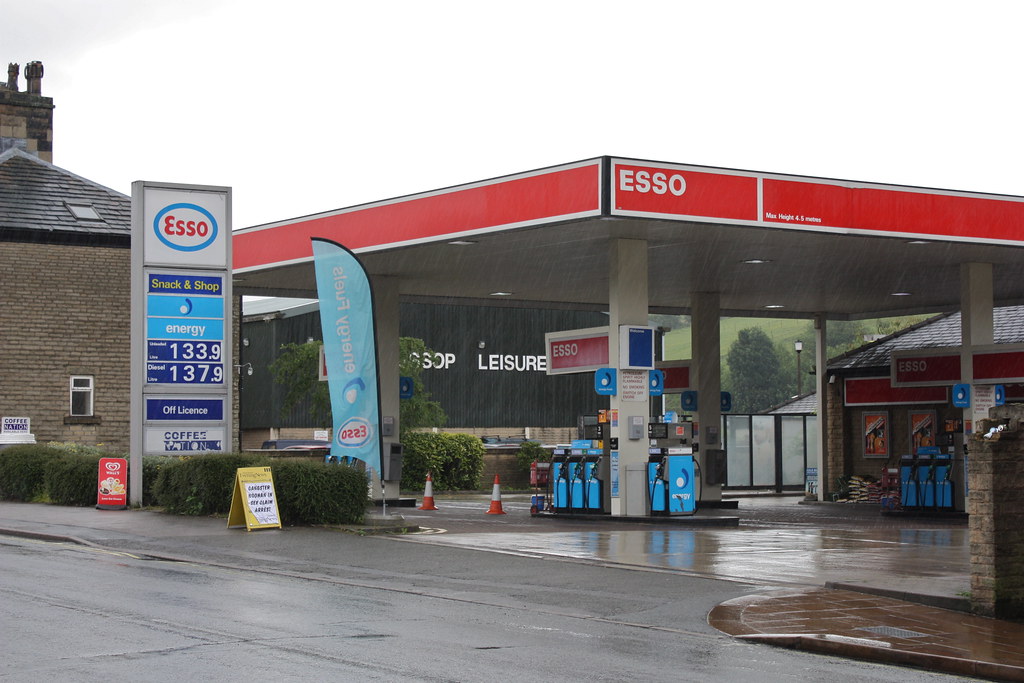 Esso, Townhouse High Street Glossop Derbyshire 2011. Flickr