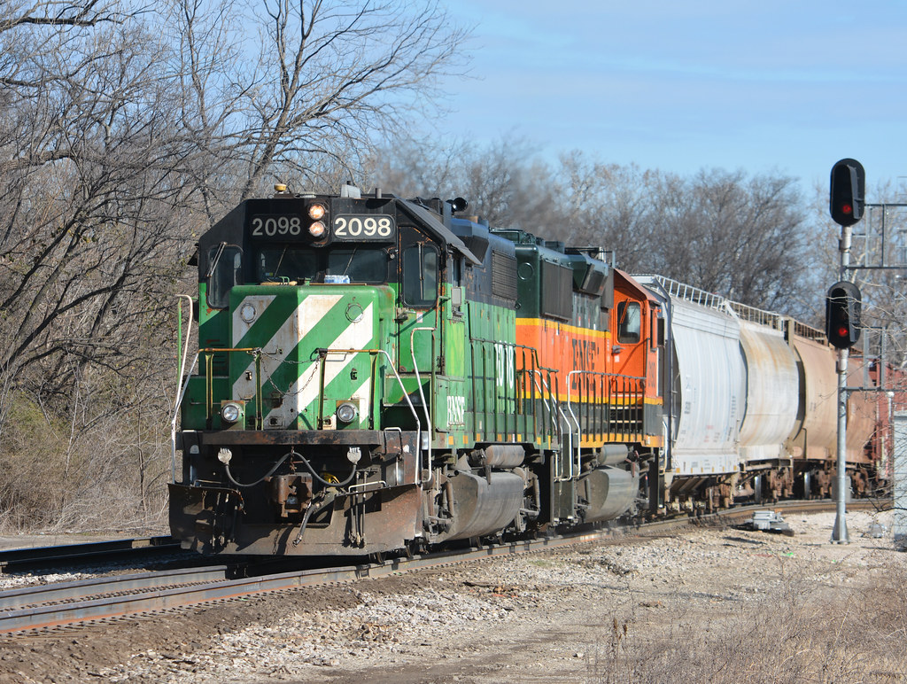 BNSF GP38 2098 BNSF Yard Job working East Thomas Yard, BNS… Flickr