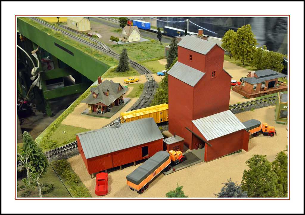 The Old Grain Elevator at the Model Railroad Show The Nove… Flickr