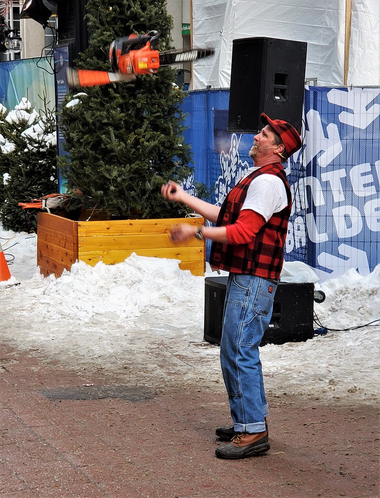 Tim Burr, chainsaw juggler a photo on Flickriver