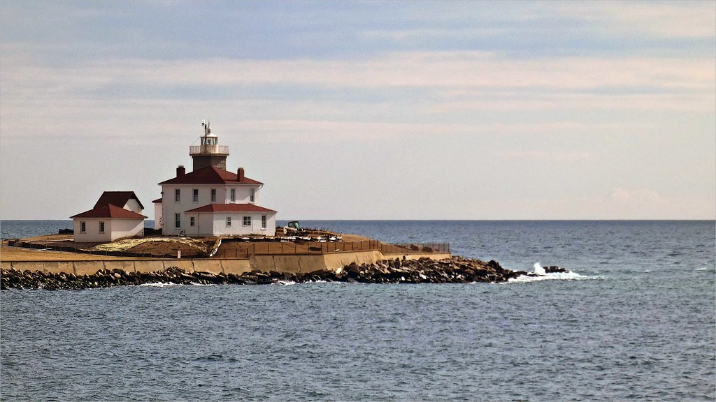 Watch Hill Lighthouse (Closer view) View of the Watch Hill… Flickr