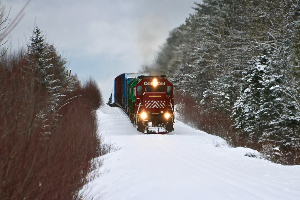 Winter Downhill New Brunswick Southern Railway's train 907… Flickr