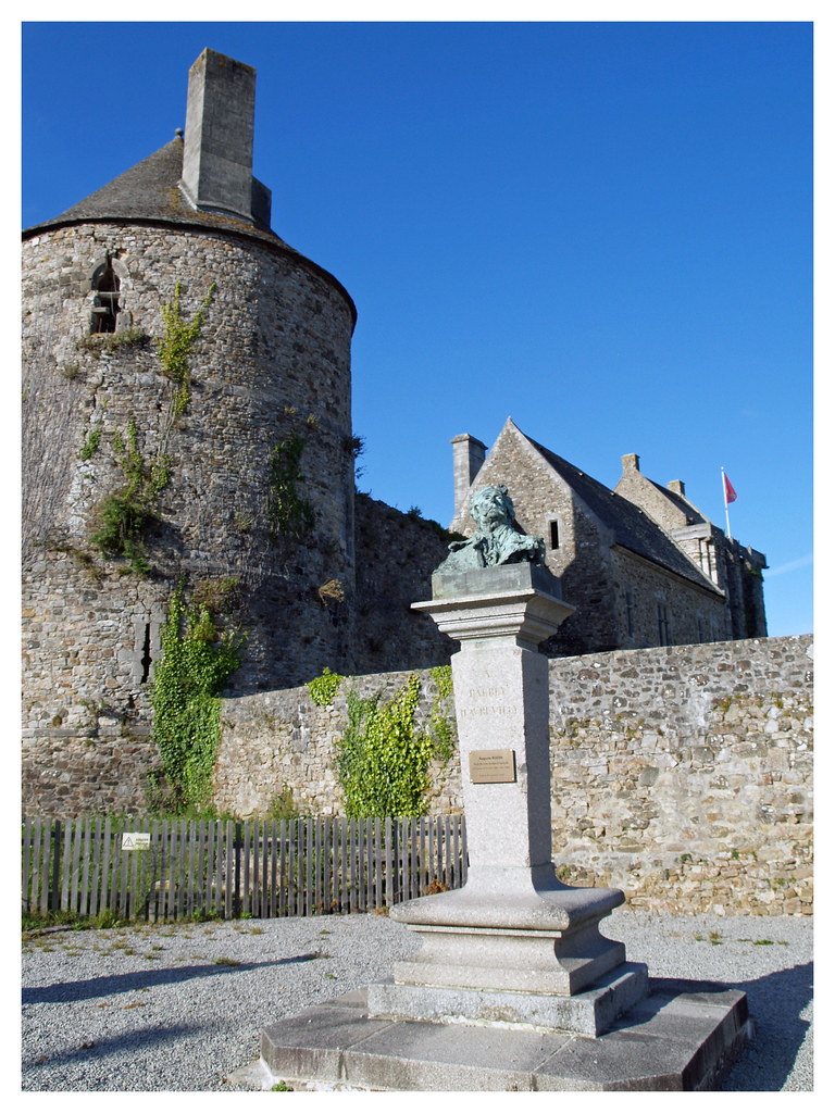 Monument Barbeyd'Aurevilly Flickr