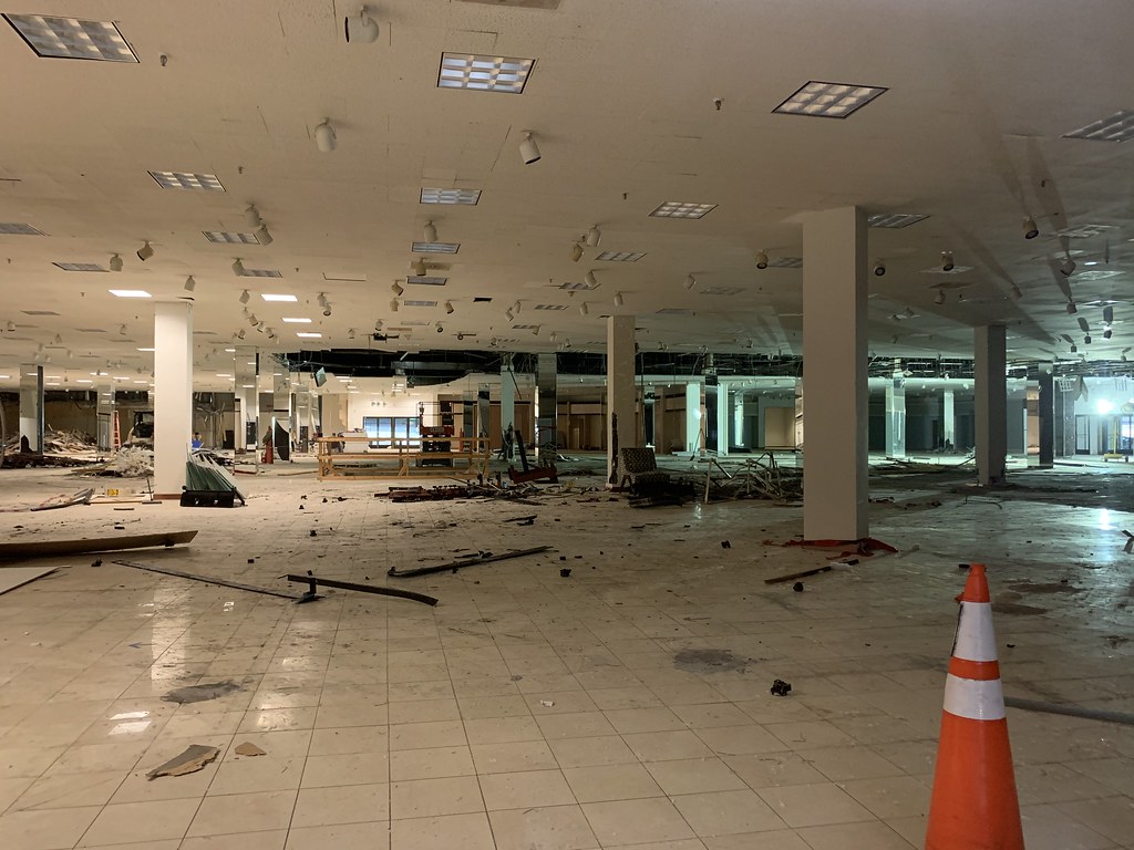 Macy's interior (closed) Macy's (closed) [100,000 square f… Flickr