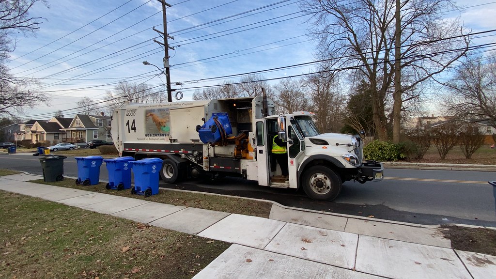 SL14 Burlington Country Recycle International HV/ Labrie E… Flickr