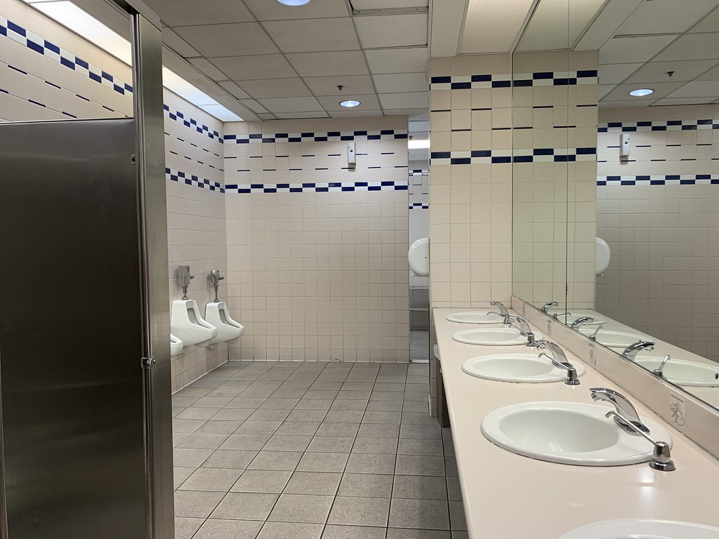 Military Circle Mall interior Military Circle Mall (1,013,… Flickr