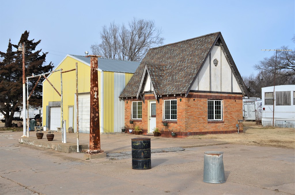 Kansas, Wellington, Former Gas Station The cottage style f… Flickr