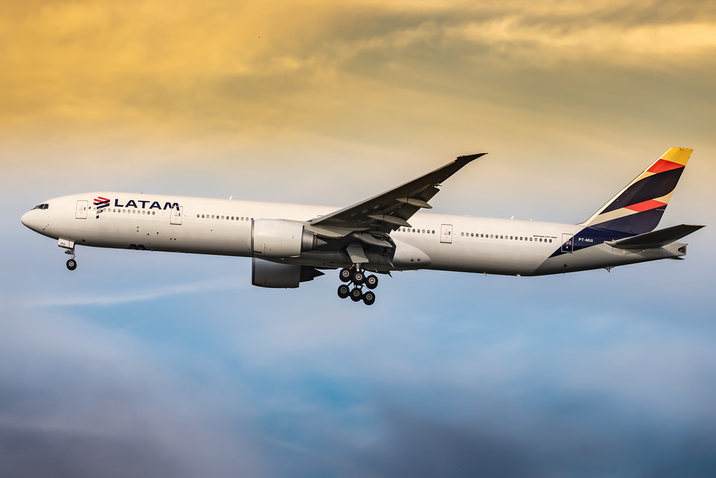 London Heathrow Airport LATAM Airlines (LA / LAN) Opera… Flickr