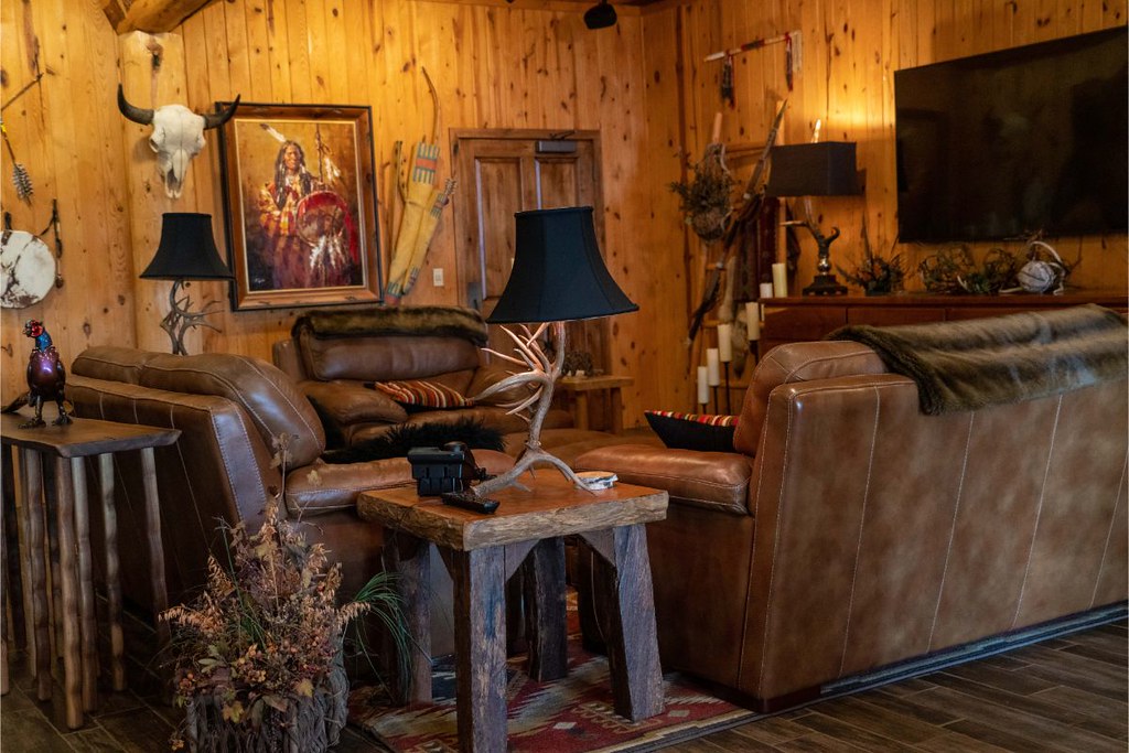 Luxury Pheasant Lodge South Dakota Gettysburg Antlers and Anglers
